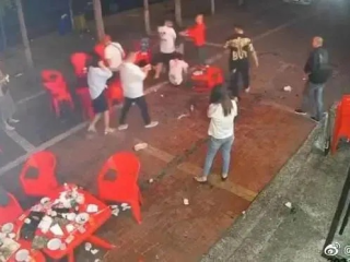 女子微信群骂人遭多人殴打致脑震荡事件，网络暴力与现实冲突的警醒