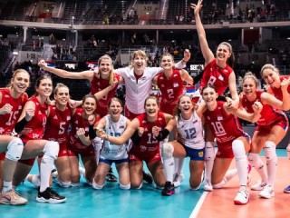 中国女排再创辉煌，3-0力克塞尔维亚女排，豪取两连胜！
