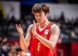 篮球巨星与演艺新星的跨界情谊，王鹤棣探班杰伦·布朗的温馨合照曝光